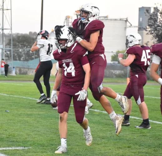 Red’s recap: Greyhounds roll into first-round bye